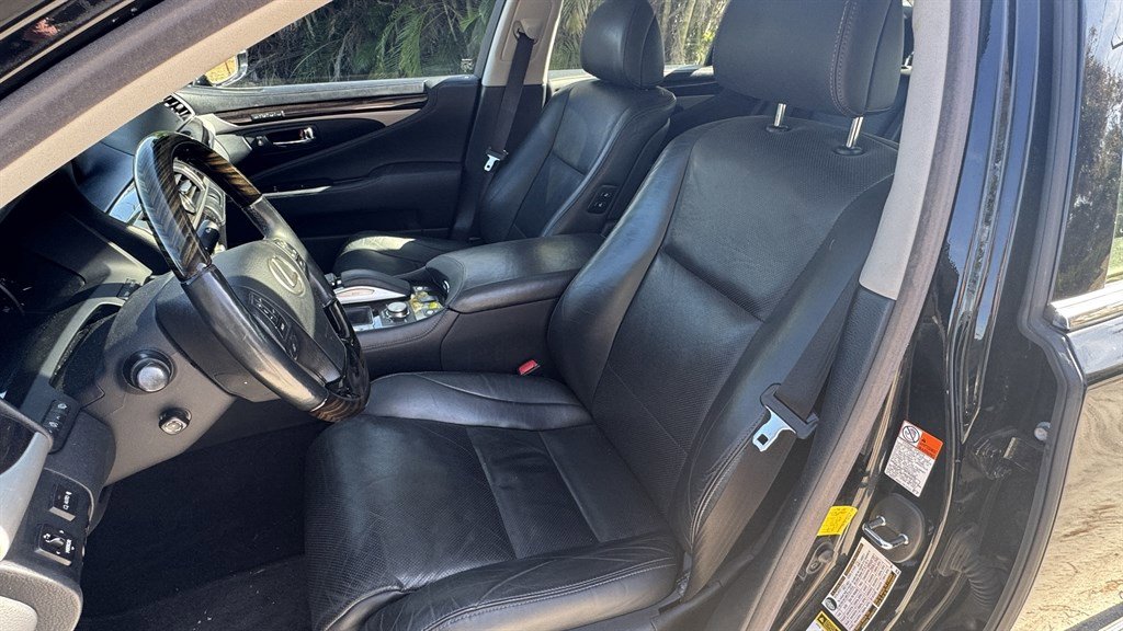 Used 2016 Lexus LS 460 AWD w/ Comfort Package image 7