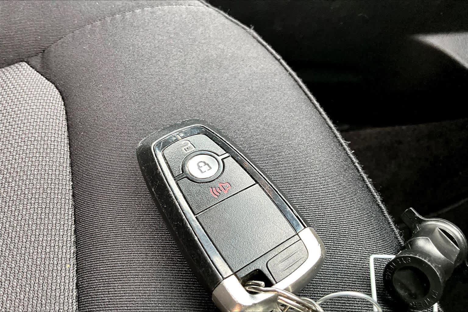Used 2019 Ford Edge SE FWD image 15