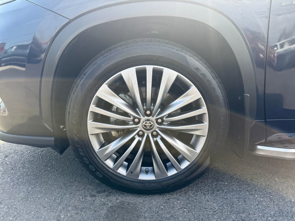 Used 2021 Toyota Highlander Platinum image 40