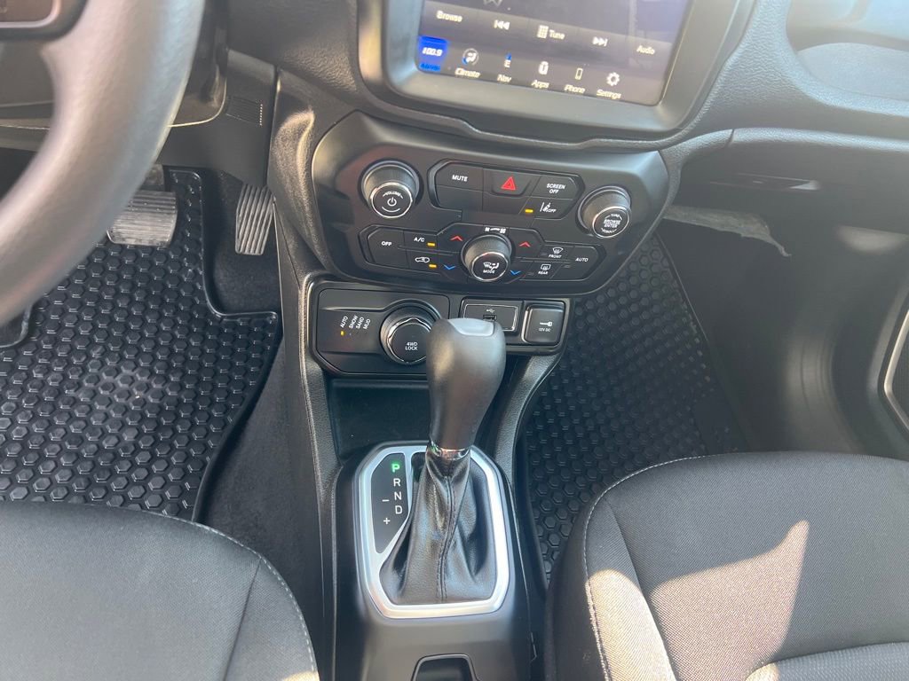 Used 2023 Jeep Renegade Latitude w/ Sun & Fun Group image 20