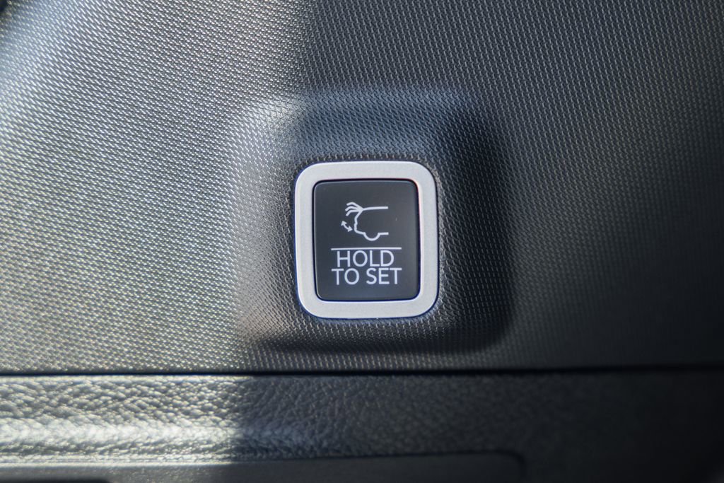 New 2025 Jeep Grand Cherokee Laredo X w/ Luxury Tech Group I image 11