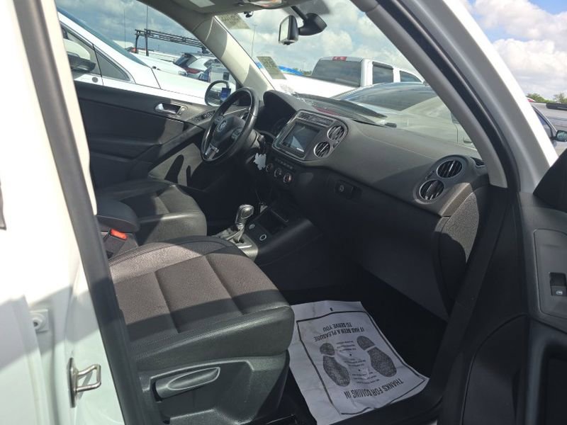 Used 2017 Volkswagen Tiguan S image 15