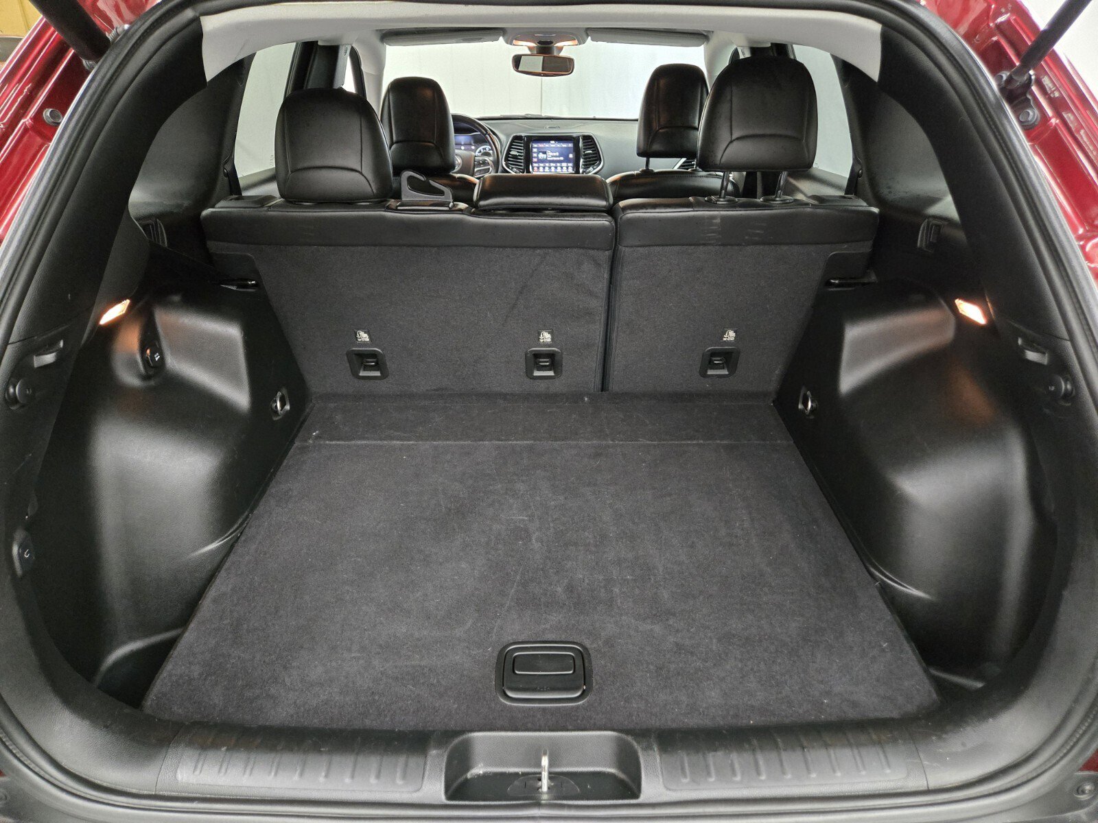 Used 2019 Jeep Cherokee Limited FWD image 10