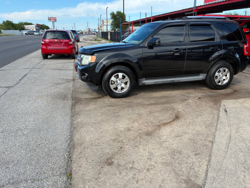 Used 2011 Ford Escape Limited w/ 302A Rapid Spec Order Code FWD image 2
