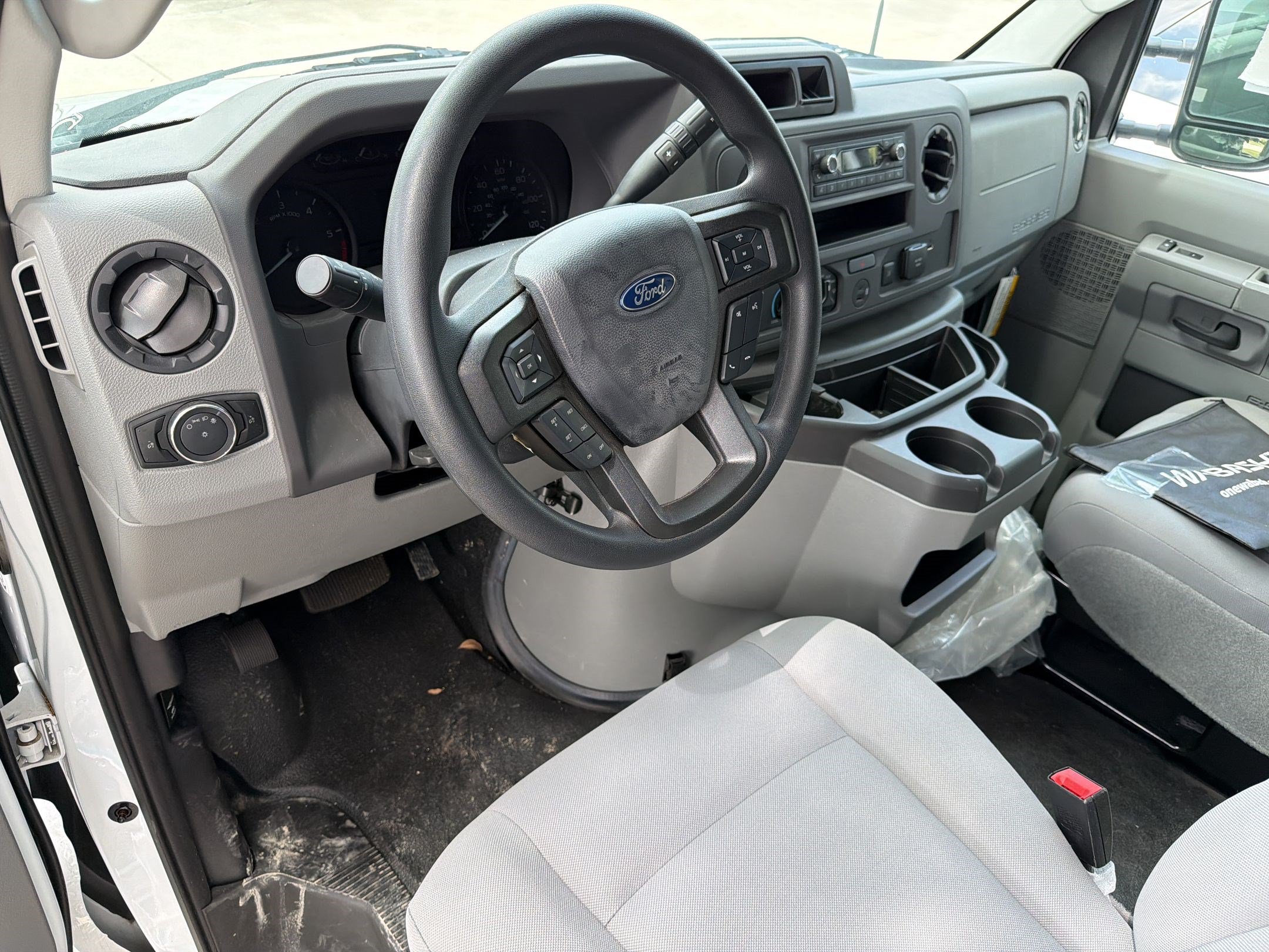 New 2025 Ford E-450 and Econoline 450 Super Duty w/ Power Equipment Group RWD image 4