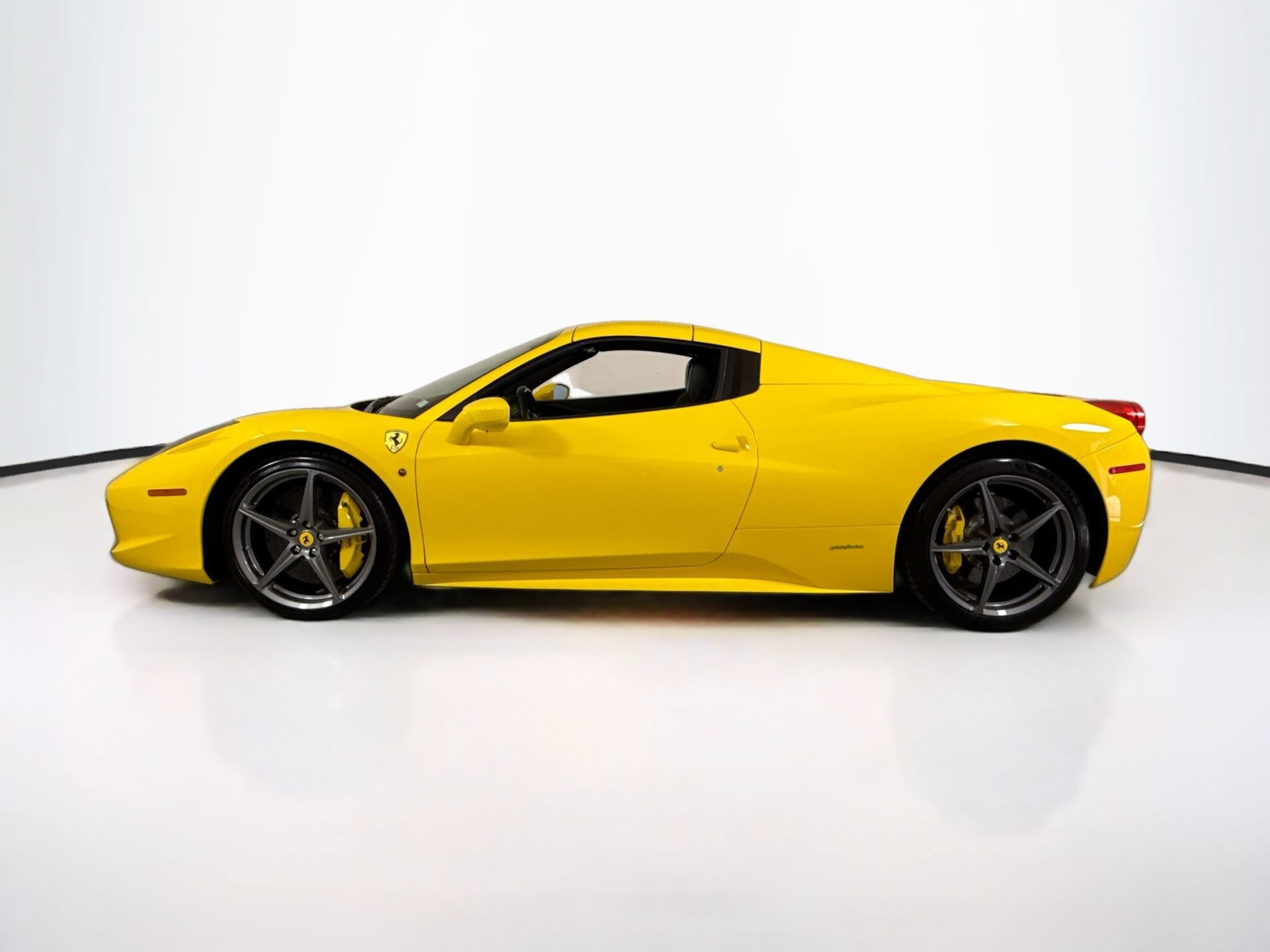 Certified 2015 Ferrari 458 Spider RWD image 4