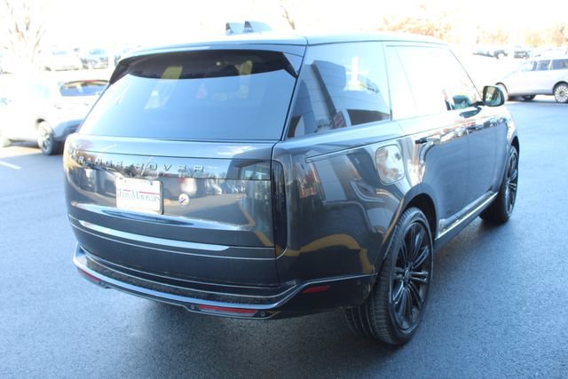 Used 2024 Land Rover Range Rover SE image 2