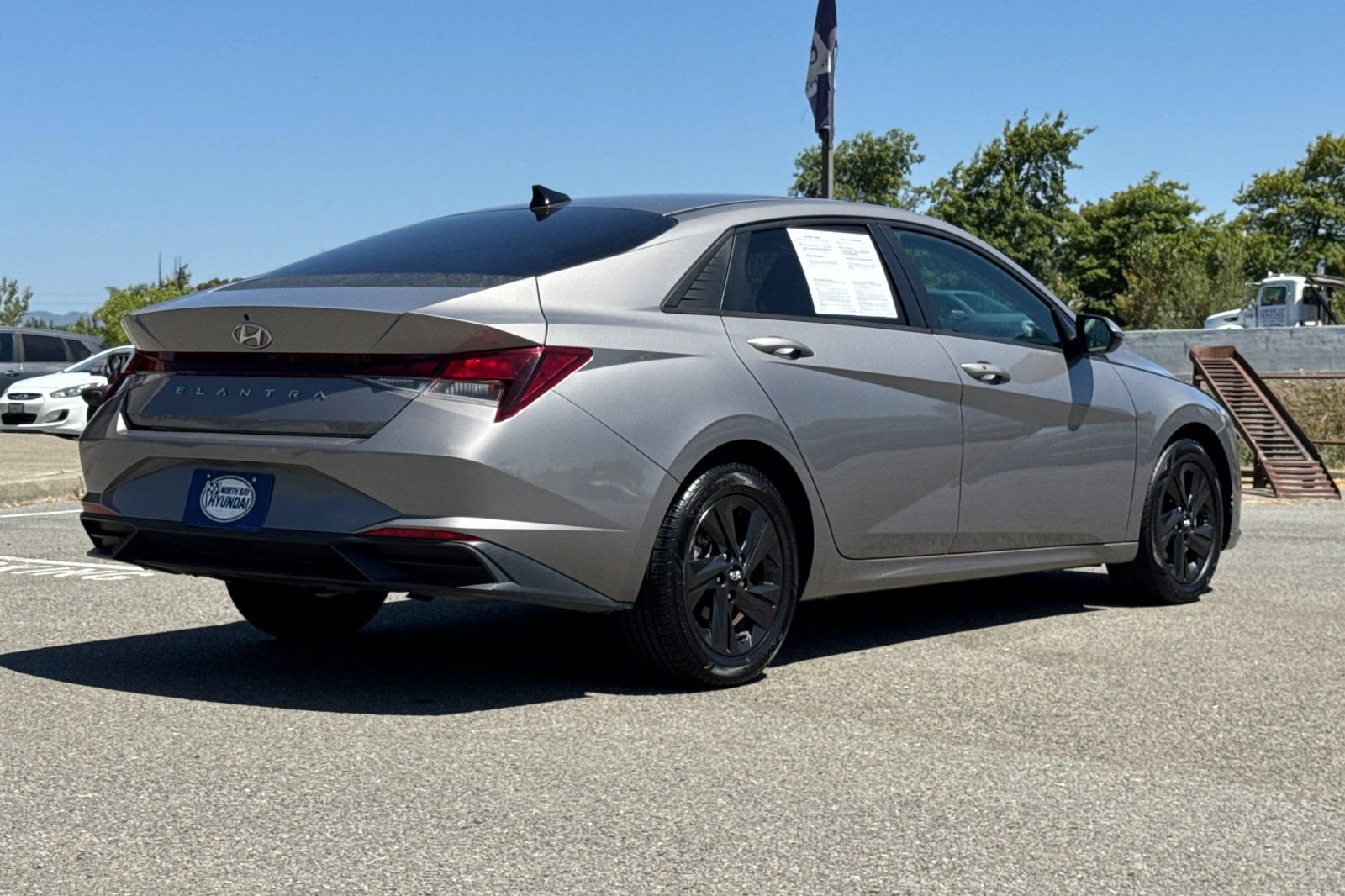 Used 2021 Hyundai Elantra SEL w/ Convenience Package FWD image 4