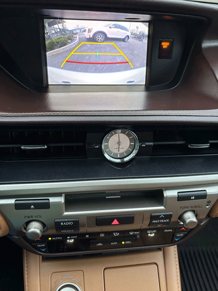 Used 2016 Lexus ES 350 w/ Luxury Package w/Wood Trim image 12