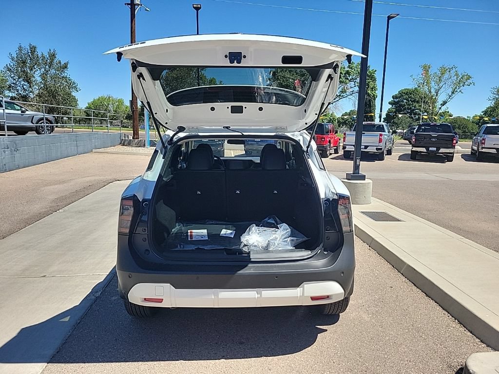 New 2025 Nissan Kicks SR FWD image 13