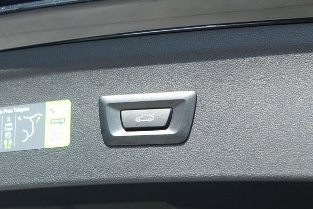 New 2026 BMW iX xDrive60 image 8