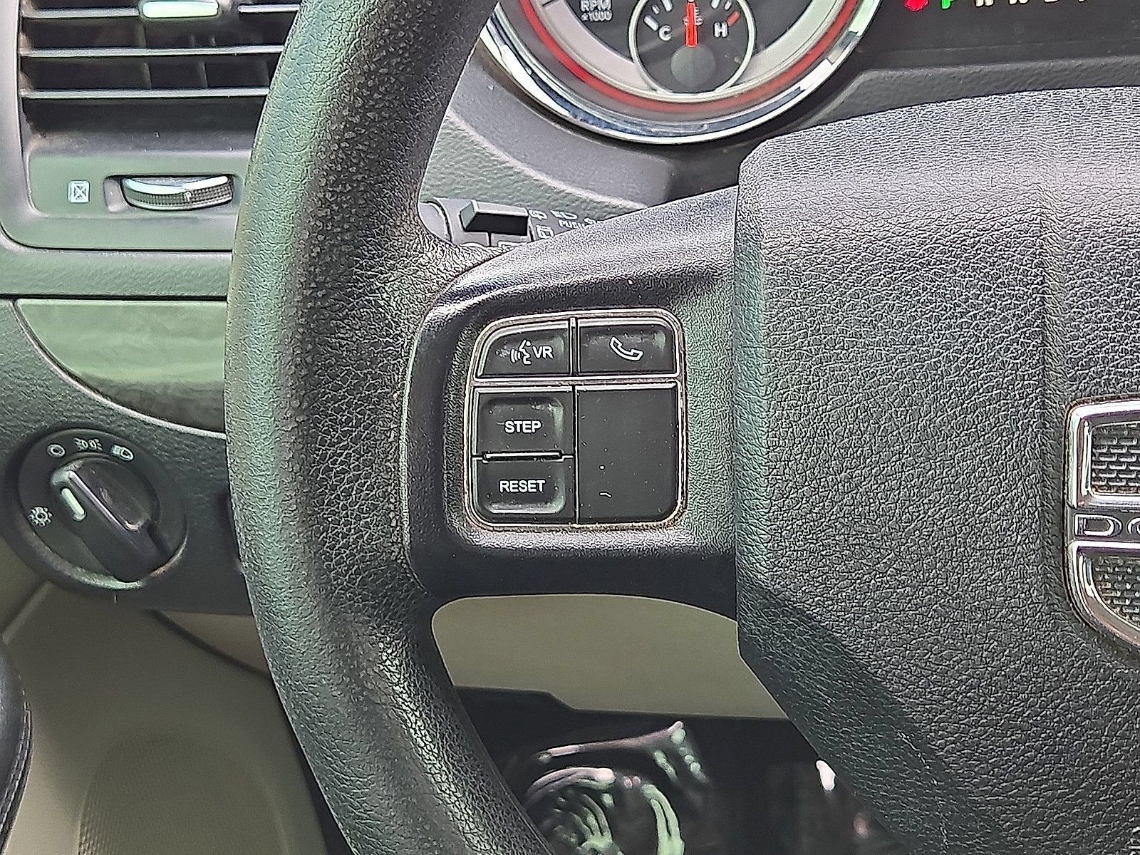 Used 2018 Dodge Grand Caravan SE w/ UConnect Hands-Free Group FWD image 14