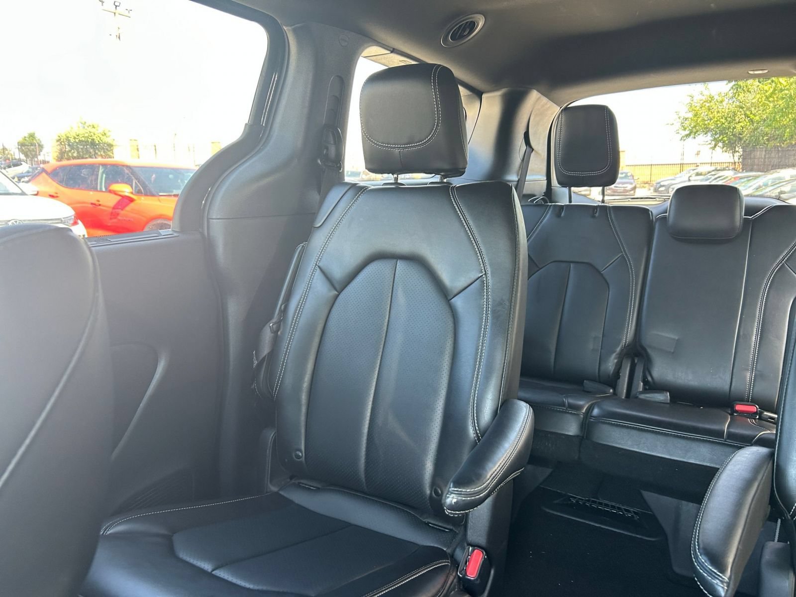 Used 2025 Chrysler Pacifica Select FWD image 36