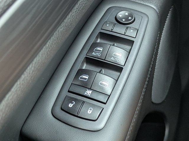 Used 2020 Jeep Grand Cherokee Laredo AWD/4WD image 19