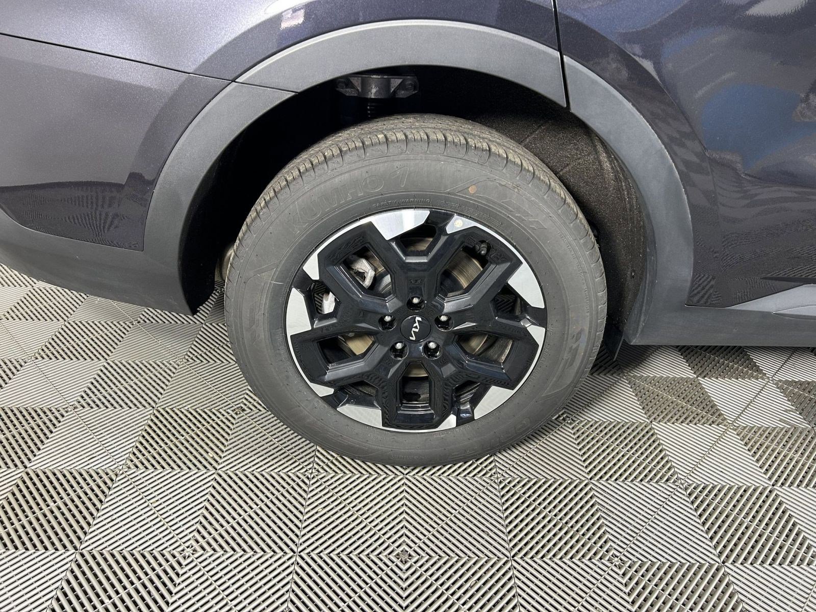 Certified 2025 Kia Sorento S image 5