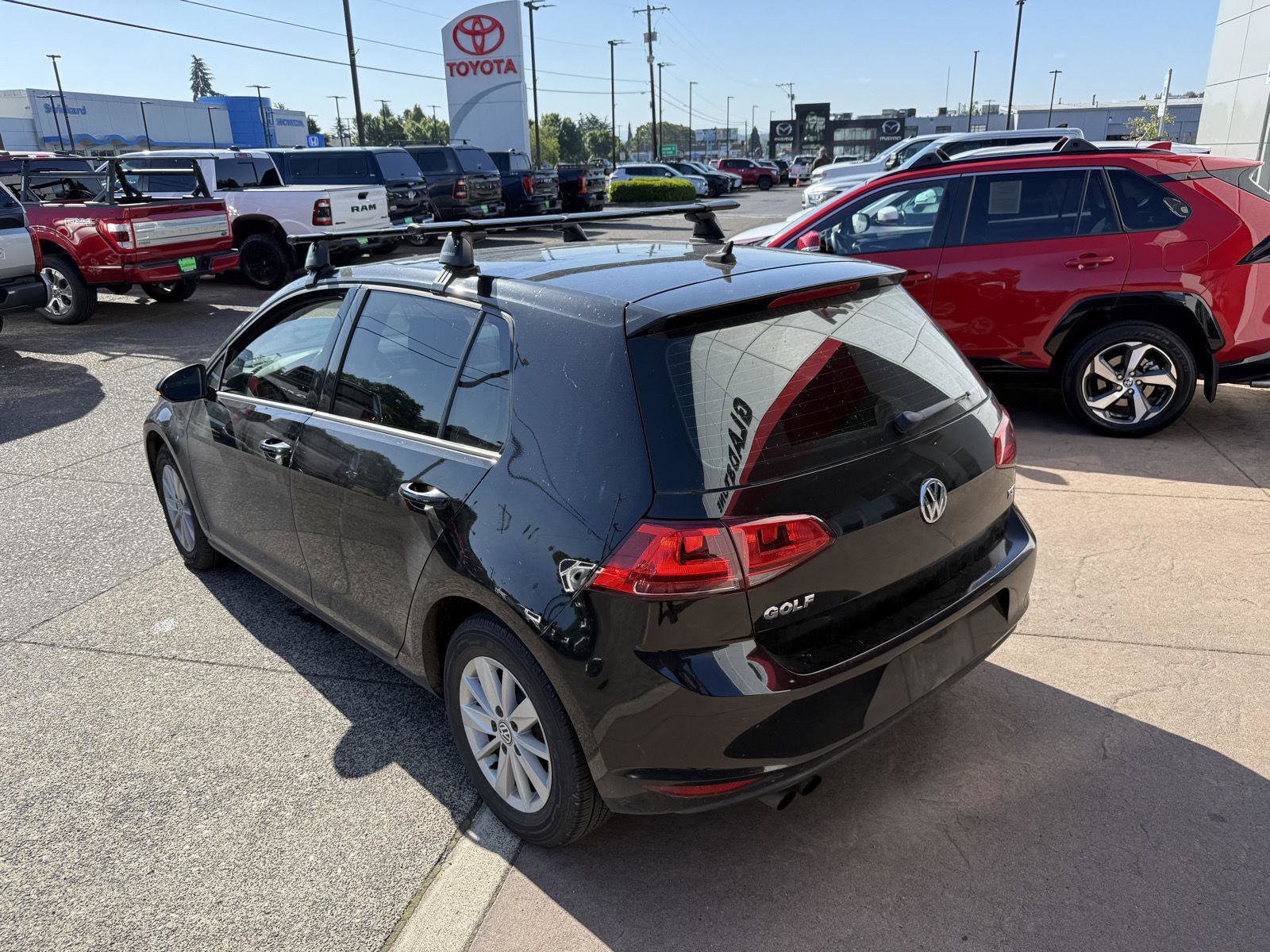 Used 2016 Volkswagen Golf S FWD image 4