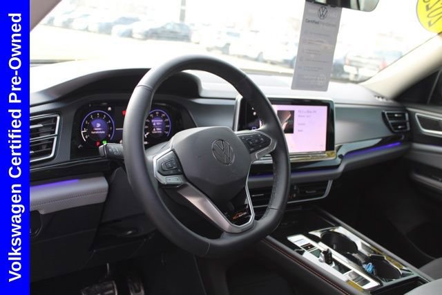 Used 2025 Volkswagen Atlas Peak Edition SE AWD/4WD image 19