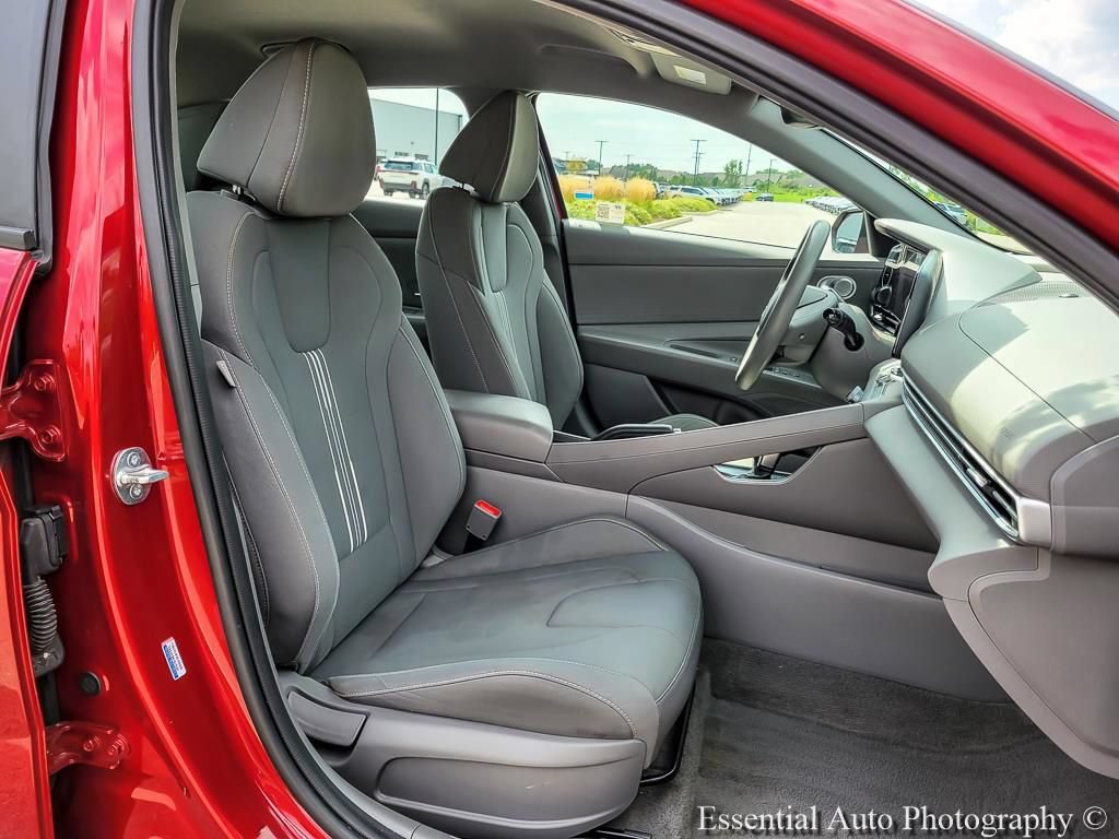 Used 2024 Hyundai Elantra SEL FWD image 31