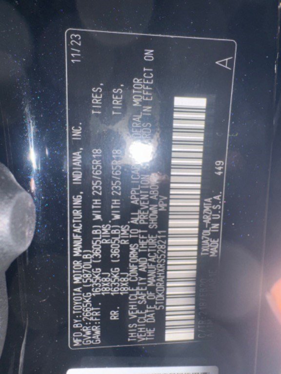 Used 2024 Toyota Highlander XLE FWD image 3