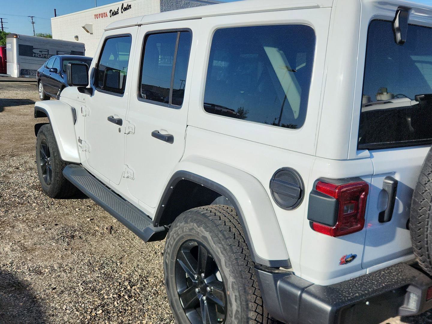 Used 2021 Jeep Wrangler Unlimited Sahara AWD/4WD image 6