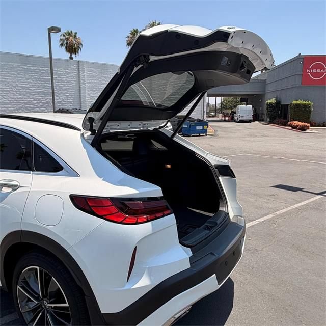 Used 2025 INFINITI QX55 Luxe w/ Cargo Package AWD/4WD image 8