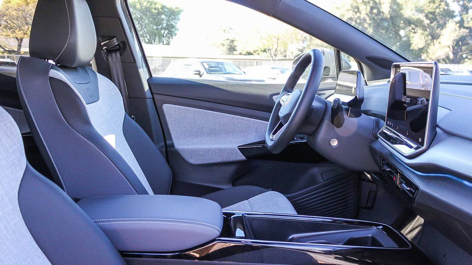 New 2025 Volkswagen ID.4 Pro AWD/4WD image 16