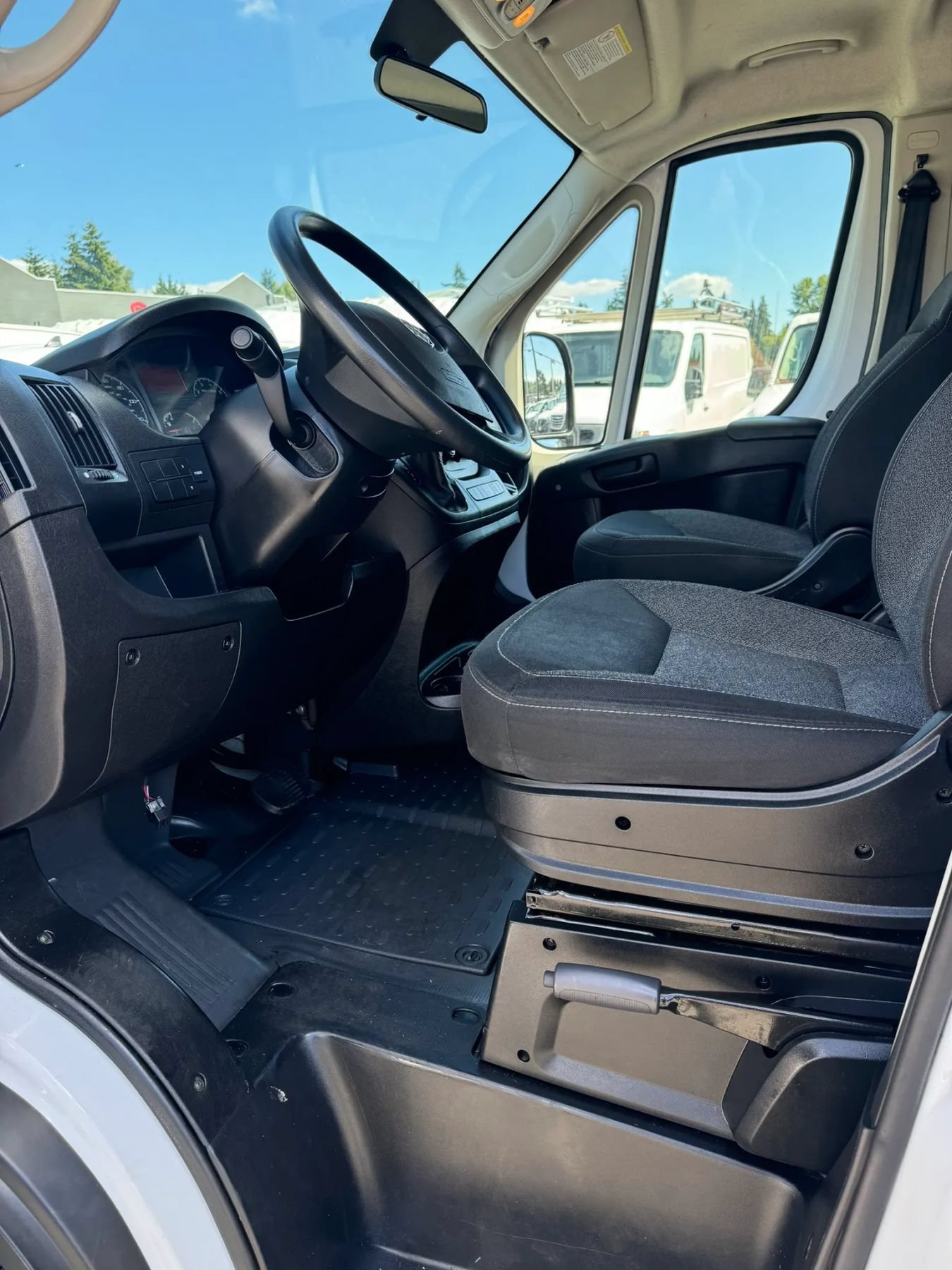 Used 2021 RAM ProMaster 2500 FWD image 9