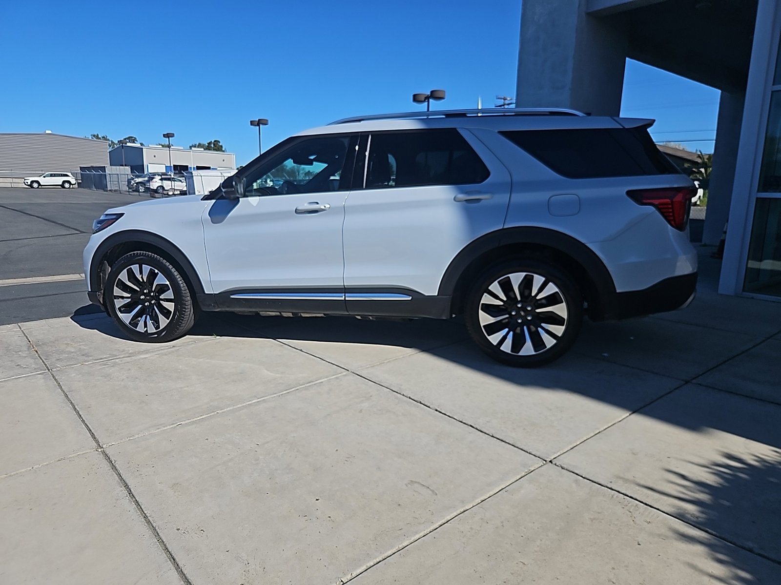 Used 2025 Ford Explorer Platinum w/ LUX Leather Package AWD/4WD image 3