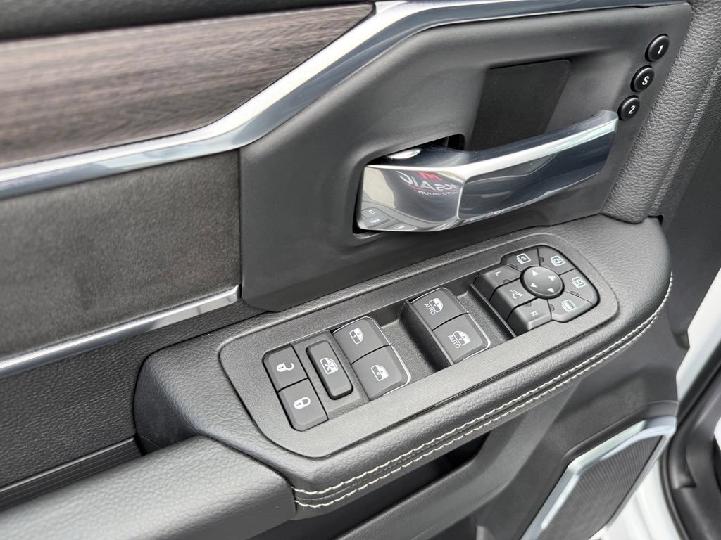 New 2026 RAM 3500 Laramie AWD/4WD image 22