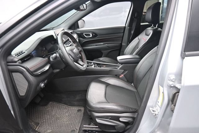 Used 2025 Jeep Compass Trailhawk AWD/4WD image 17