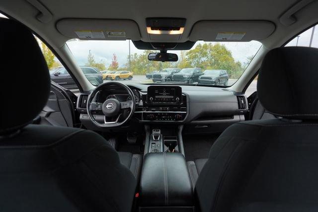 Used 2023 Nissan Pathfinder SV image 24