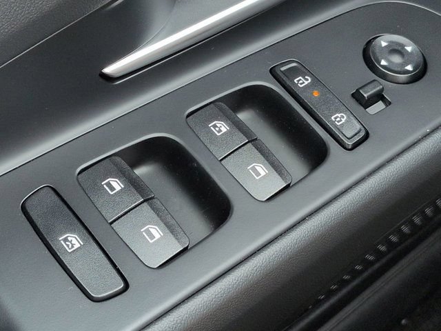 New 2026 Hyundai Elantra Limited FWD image 24