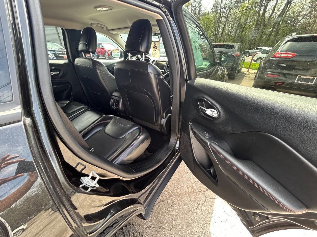 Used 2016 Jeep Cherokee Trailhawk w/ Cold Weather Group image 8