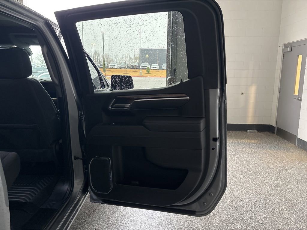 Used 2025 GMC Sierra 1500 Elevation image 33