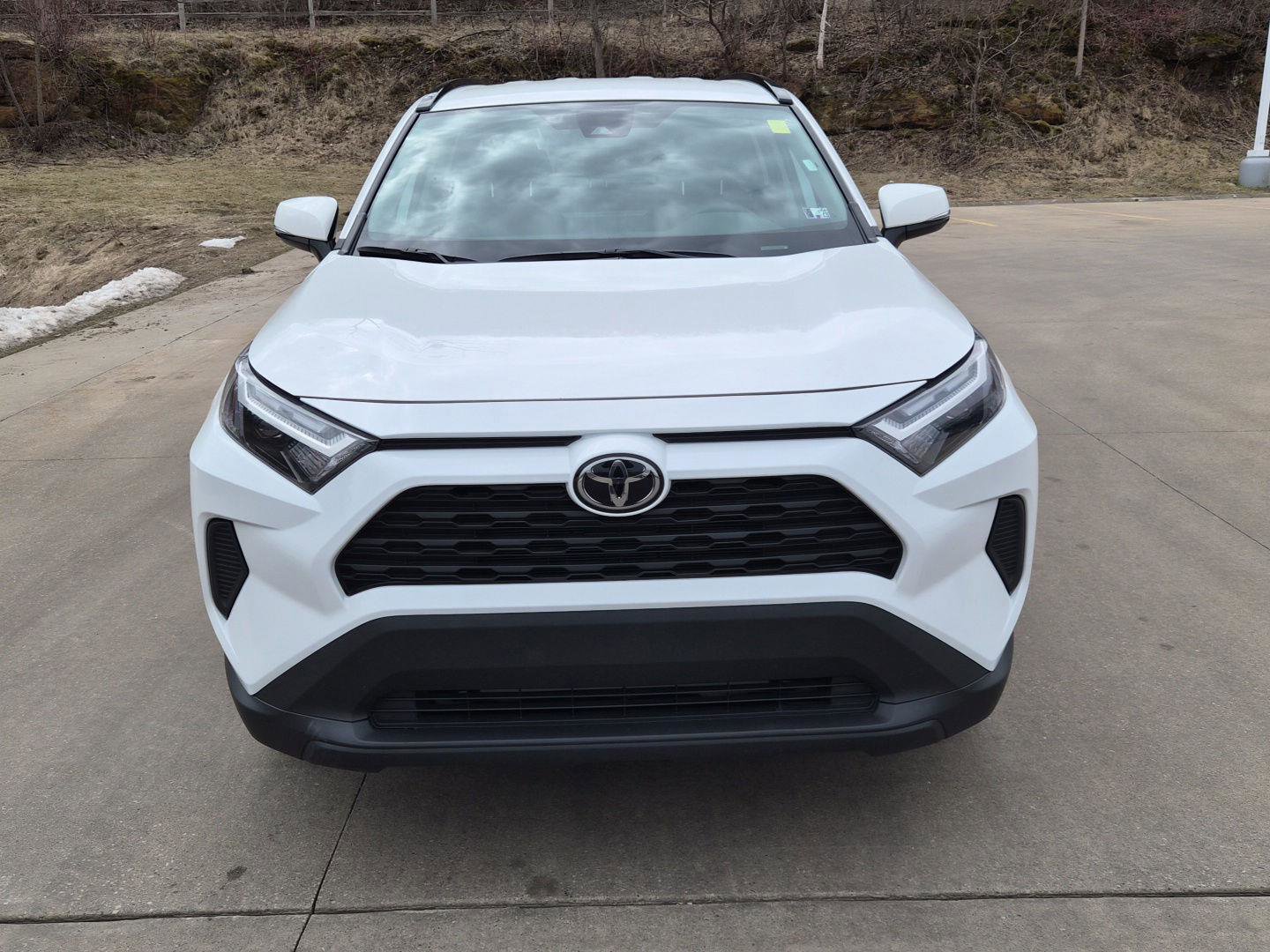 Used 2025 Toyota RAV4 XLE image 3