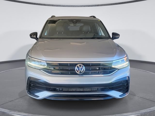 Used 2023 Volkswagen Tiguan SE R-Line FWD image 3