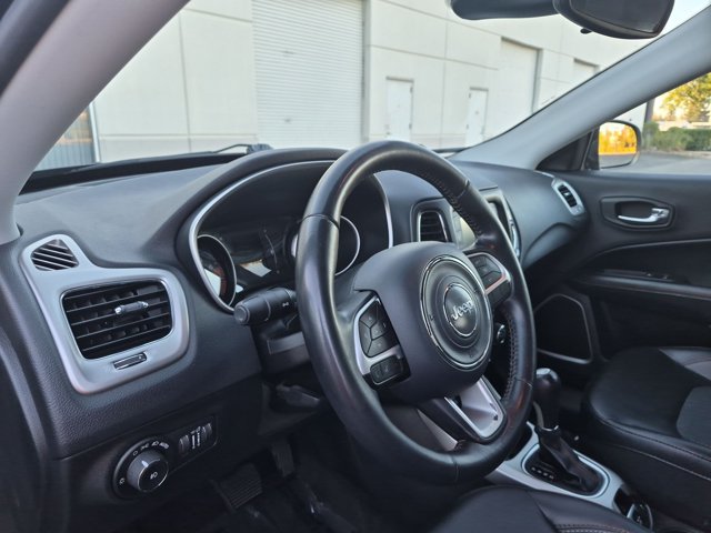 Used 2018 Jeep Compass Latitude AWD/4WD image 10