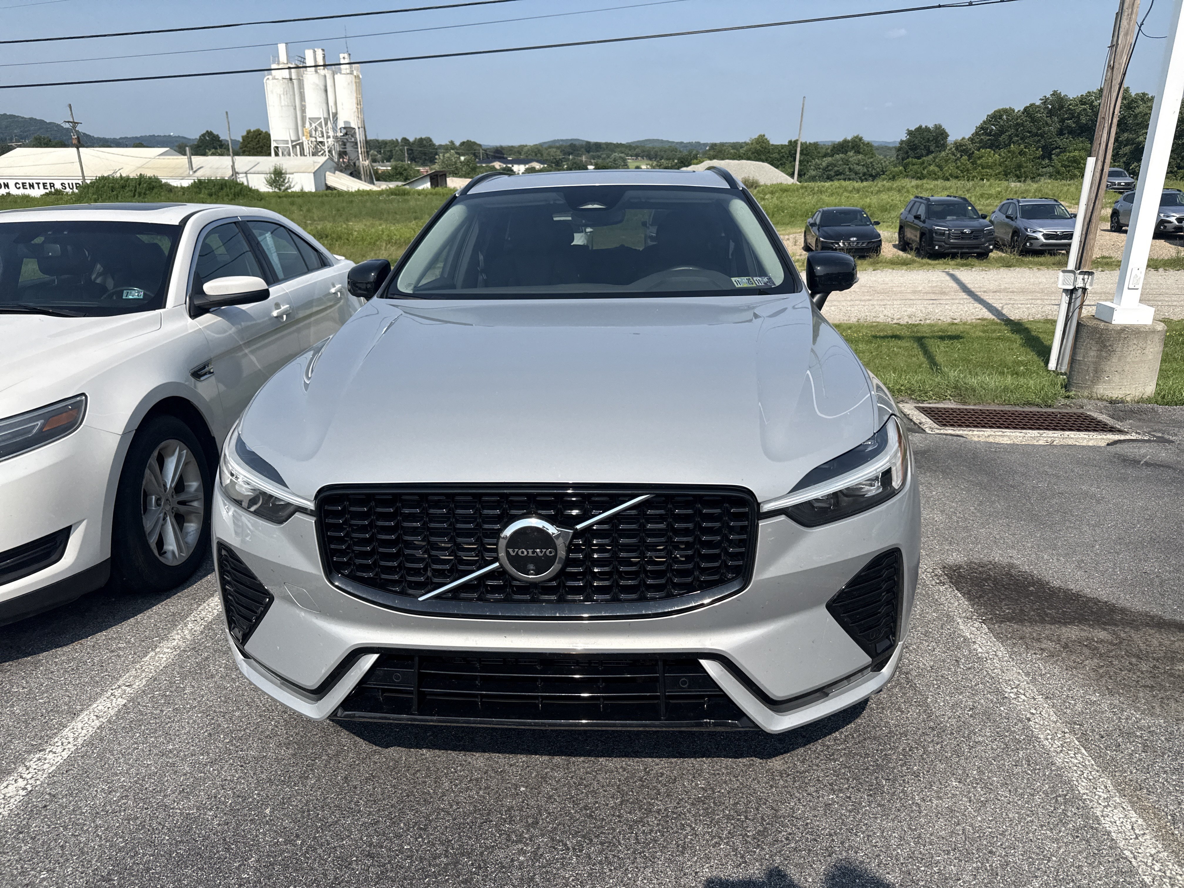 Used 2024 Volvo XC60 B5 Plus AWD/4WD image 9
