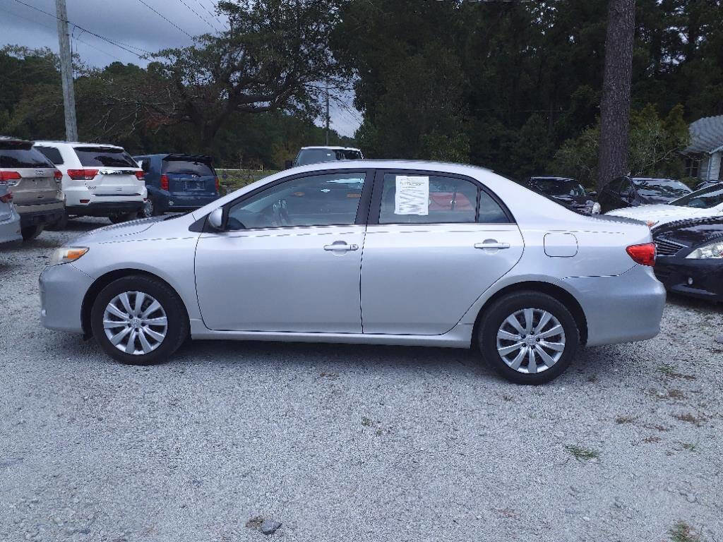 Used 2013 Toyota Corolla LE Special Edition FWD image 3
