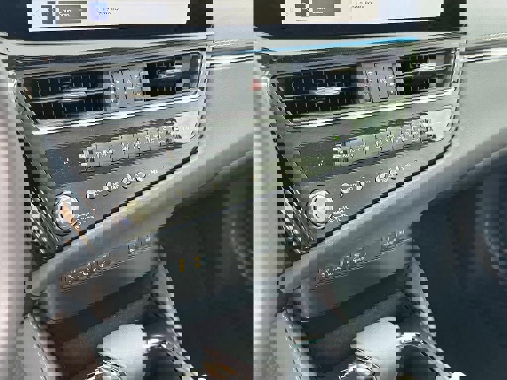 Used 2024 Lexus ES 300h w/ Premium Package image 23