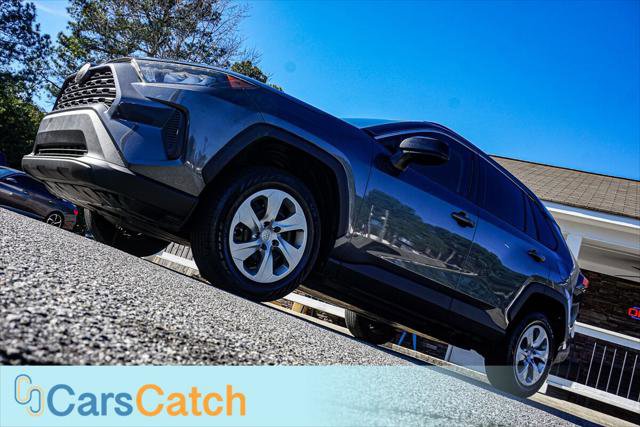 Used 2020 Toyota RAV4 LE image 4