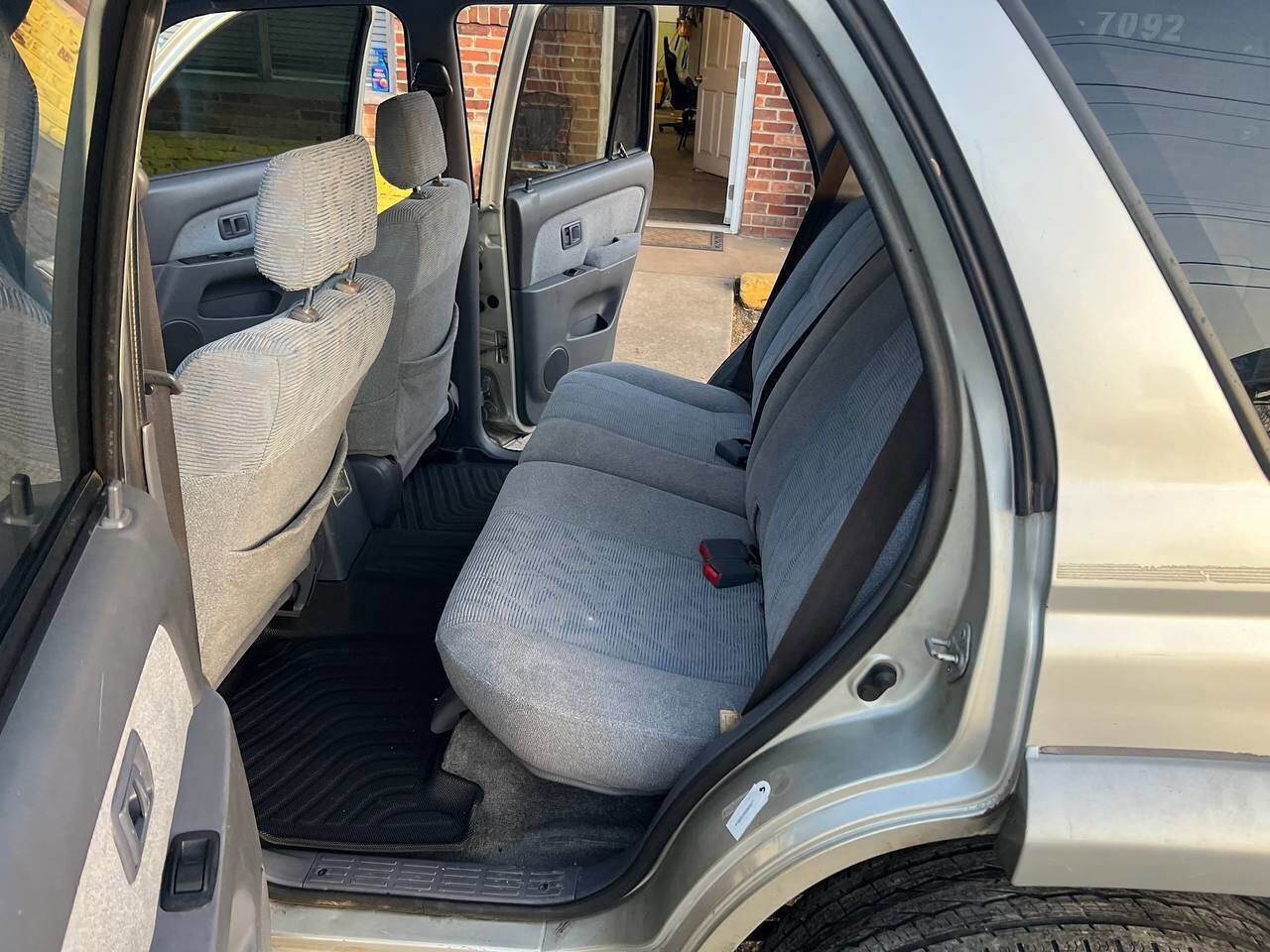 Used 2000 Toyota 4Runner SR5 image 13