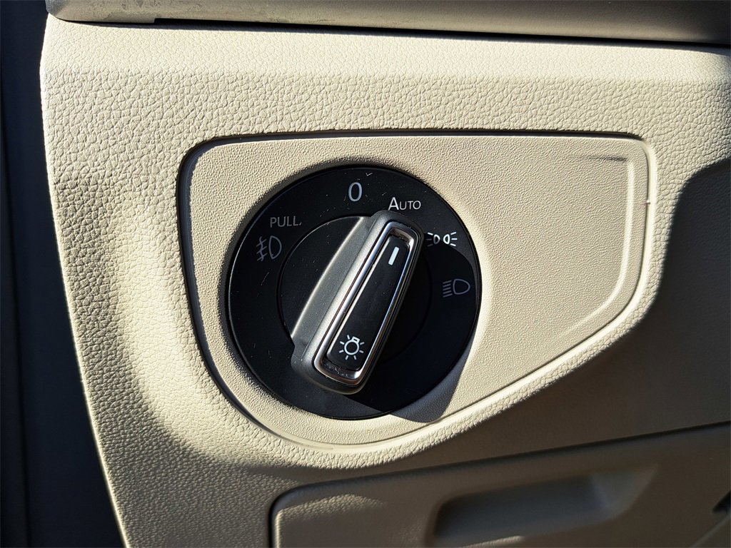 Used 2019 Volkswagen Atlas SE w/ Towing Package image 10