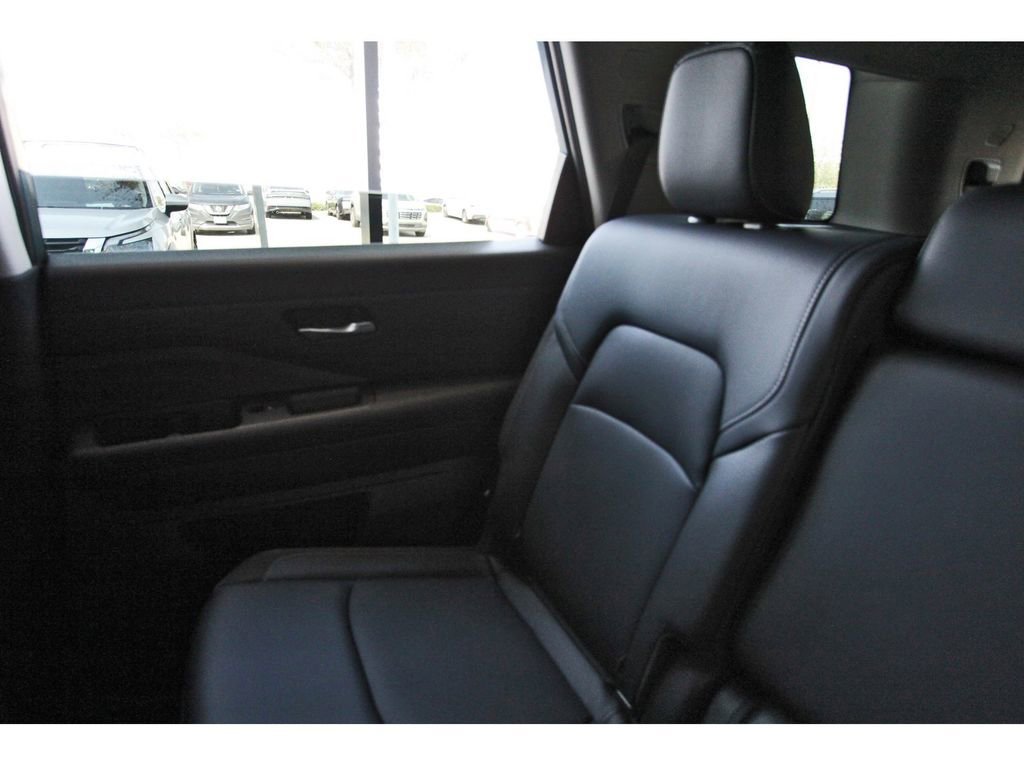 New 2026 Nissan Pathfinder SL image 9