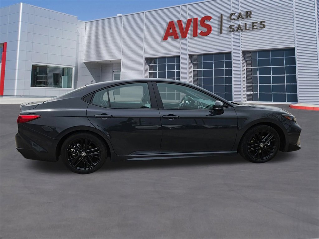 Used 2025 Toyota Camry SE image 7
