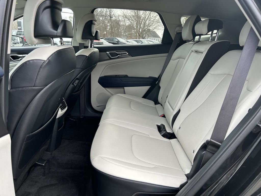 Certified 2025 Kia Sportage EX image 11