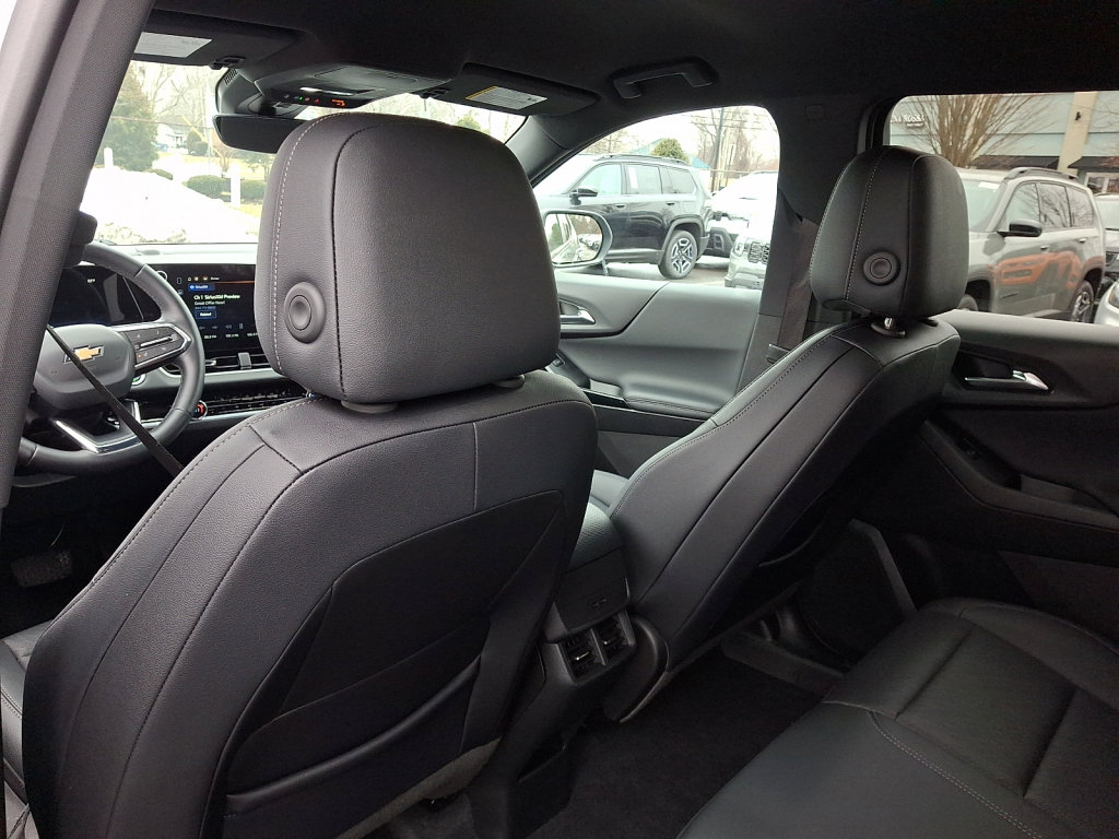 Used 2025 Chevrolet Equinox LT w/ Convenience Package II image 21