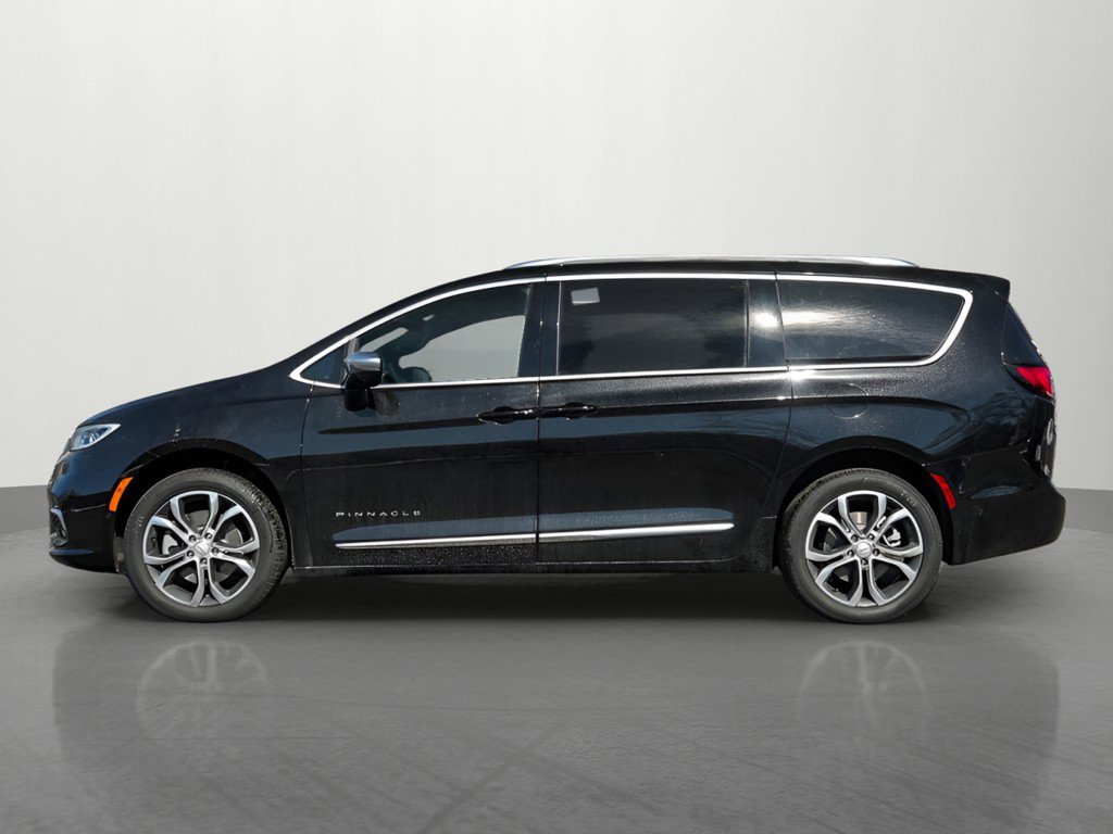 New 2026 Chrysler Pacifica Pinnacle w/ Trailer Tow Group AWD/4WD image 3