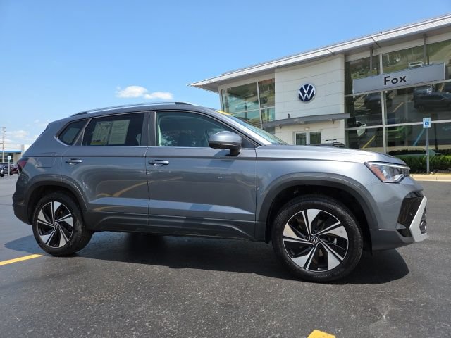 Used 2026 Volkswagen Taos SE w/ Panoramic Sunroof Package