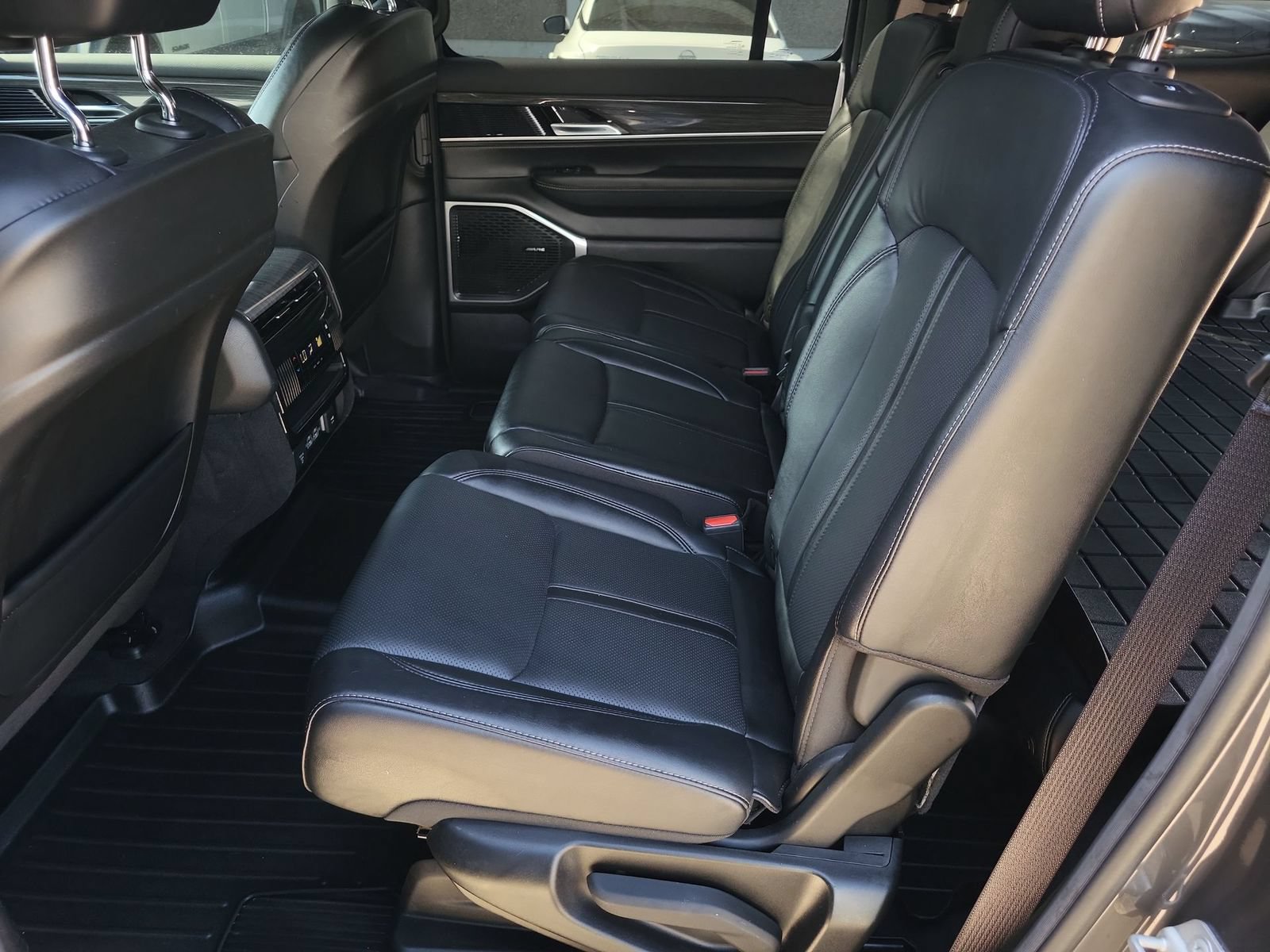 Used 2022 Jeep Wagoneer Series II RWD image 25